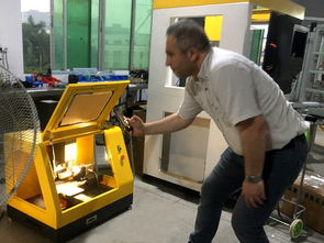 深化技术合作，共谋智造未来——土耳其客户莅临育能参观交流小型数控机床技术